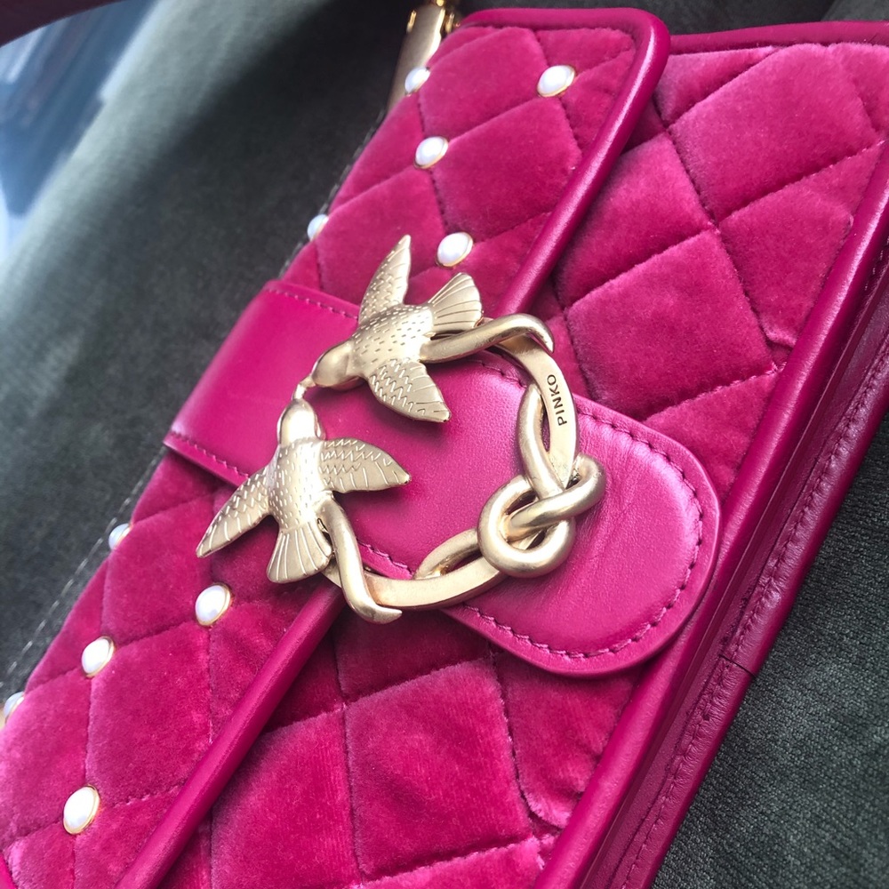 SOLD!! Mini Love velvet whit pearls